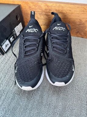 Nike Air 270 Sneakers Shoes size 7